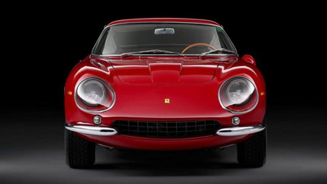 Спортната кола Ferrari на легендарния актьор Стив Маккуин е предложена