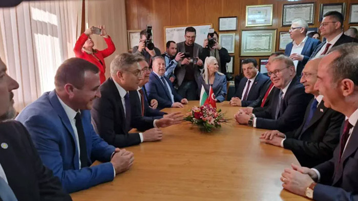 Опонентът на Ердоган е на обиколка в Кърджалийско, Карадайъ го посрещна