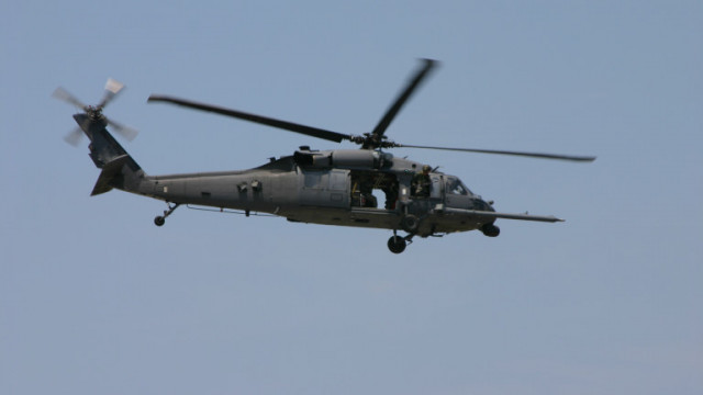 Японски спасители откриха останките на катастрофирал военен хеликоптер  съобщава Ройтерс Те