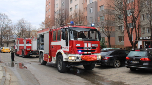 Пожар избухна в апартамент в жилищен блок в Смолян  Трима души