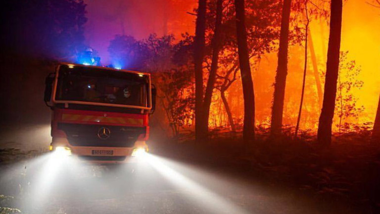 Природен пожар унищожи близо 1000 хектара на френско-испанската граница в