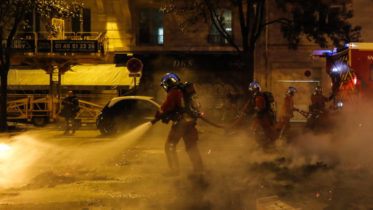 И след обръщението на Макрон: Пожари и погроми в Париж