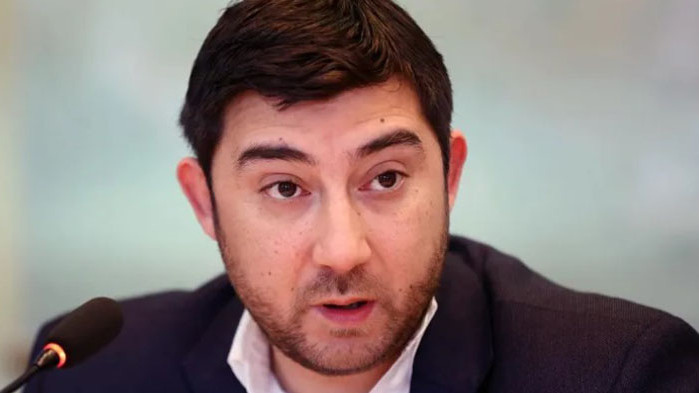 Карлос Контрера със сигнал до МОН: Да се провери кой и какво чете на децата в училище