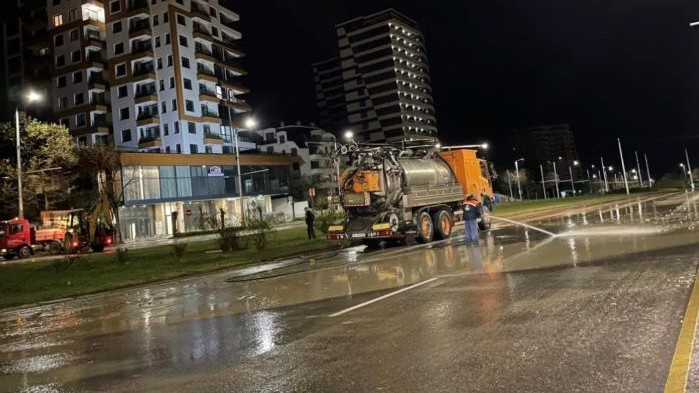 Портних свика Общинския щаб за бедствия и аварии във връзка със спукания водопровод под Паметника