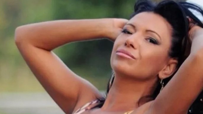 Анита Мейзер е в болница в Америка заради спукан силикон.