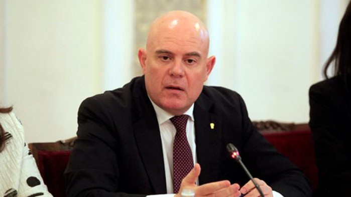 Заплашват ме олигарси, мутри, журналисти, Василев да се нареди на