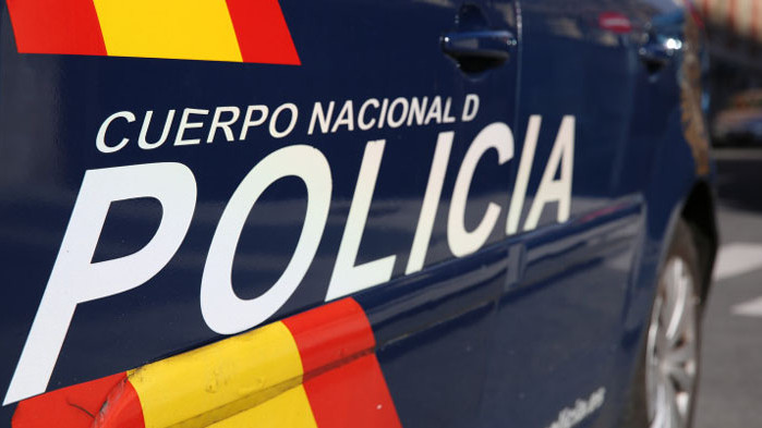 Двама души загинаха, а други 12 бяха ранени при пожар в