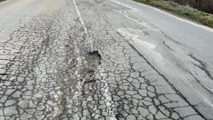 Близо 8000 км пътища от републиканската пътна мрежа са в