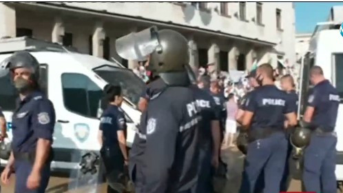 СДВР: Ако агресията продължава, ще използваме физическа сила