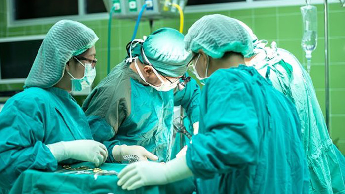 Подкупите остават масова практика в румънските болници. Това съобщава Диджи24,