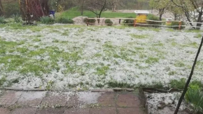 Градушка с размери на лешник падна в района на Ардино,