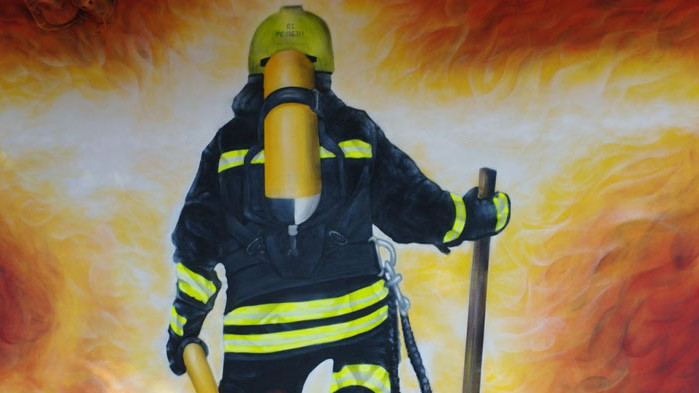Графит на огнеборец краси варненската пожарна