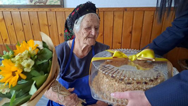 Най възрастния жител на гр Банско Милтана Събева празнува 100 годишен юбилей