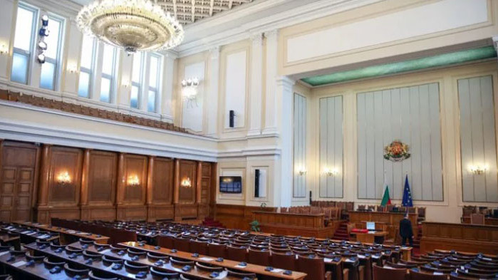 Очаква се да изберат и постоянните комисии В пленарната зала