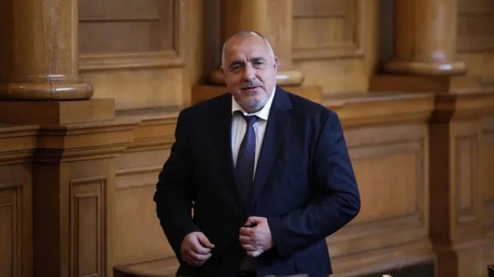 Да говориш за втори мандат и да кажеш, че няма да представиш правителство дотогава, е нелогично