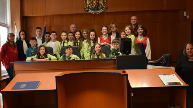 Окръжният съд и прокуратура във Варна отвориха врати за деца от училище „Панайот Волов“ във Варна