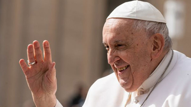 Папа Франциск пристигна в Унгария за тридневна визита предадоха световните