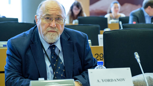 Ал. Йорданов: Приемането на България в Шенген не зависи от закони за разследване на гл. прокурор