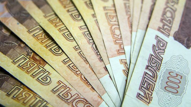 Руската рубла увеличи днес стойността си спрямо долара с 2