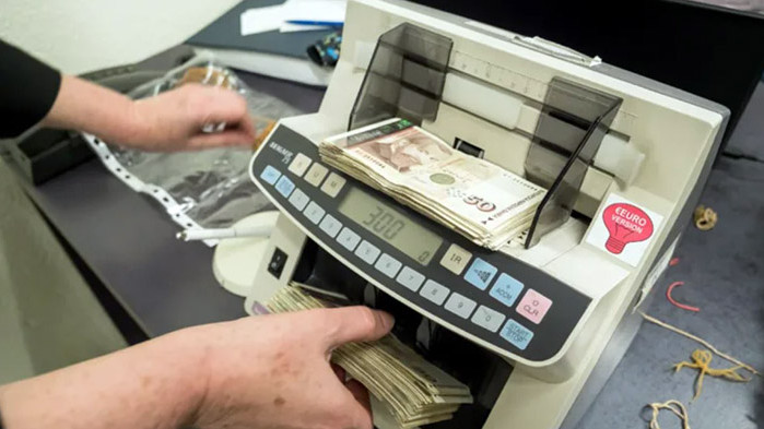 На база на данните от месечните отчети за касово изпълнение