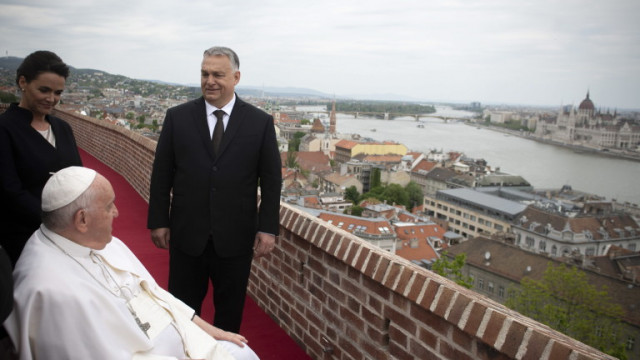 Папа Франциск пристигна на посещение в Унгария и по време