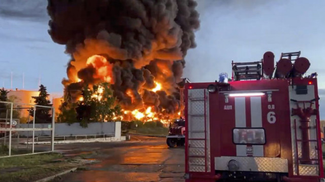 Спасителите са потушили резервоарите с гориво които се запалиха в Севастопол