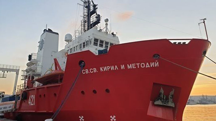 Около 14:30 часа на 30 април българският военен научноизследователски кораб