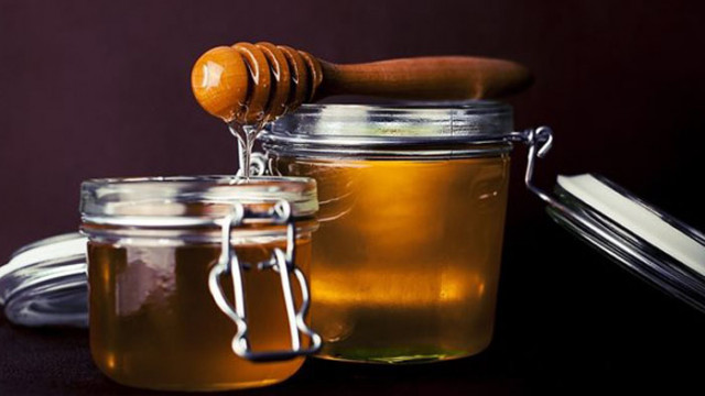 Пчеларите: Истинският мед рано или късно се захаросва