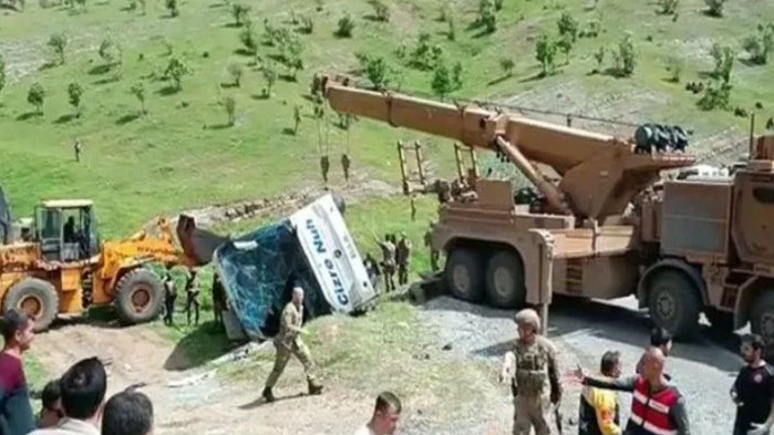 Автобус, превозващ ученици, се преобърна в Северозападна Турция. Най-малко трима