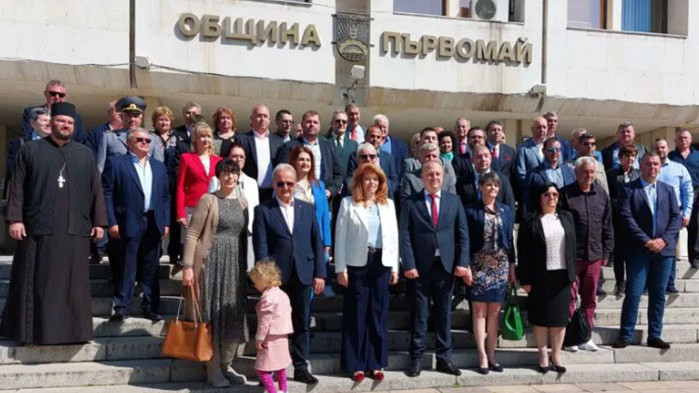 Според нея месец след изборите няма съществени резултати по отношение