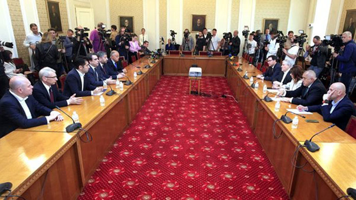 Правителство на малцинството, което дава оставка при първо бламиране в