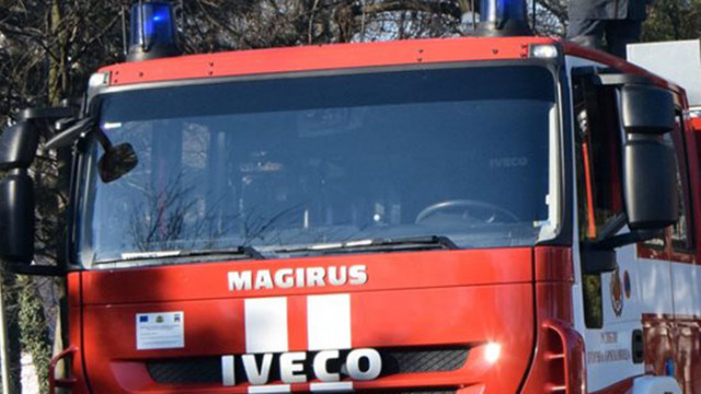 Апартамент пламна в Полски Тръмбеш, гасиха автомобили в Търново и Свищов