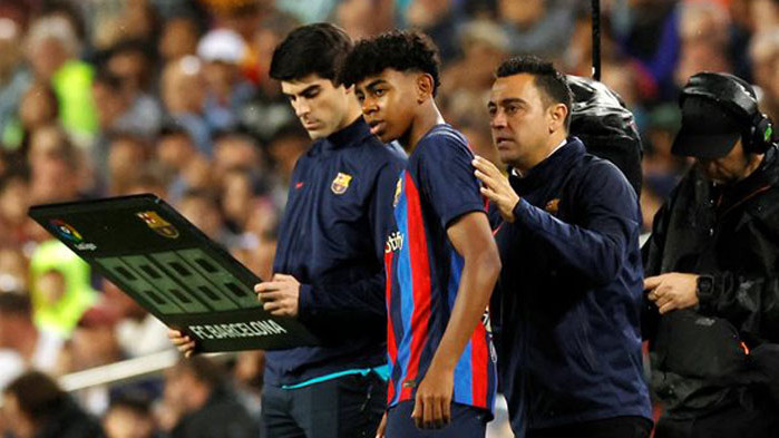 Барселона ще подпише професионален договор с 15-годишния Ламин Ямал до