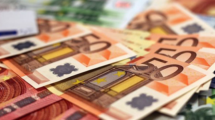 Курсът на еврото днес остава близо до прага от 1,10