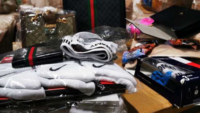 Хванаха 7000 "маркови" дрехи на Капитан Андреево