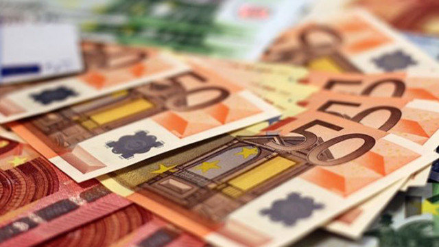 Еврото остава над 1,10 долара