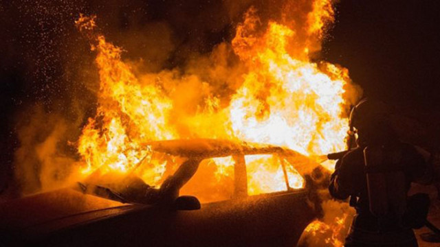 Кола изгоря в Перник, полицията разследва причините