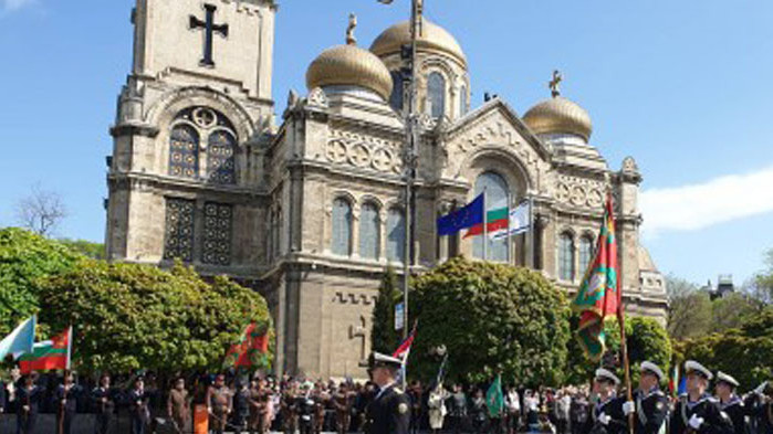 Варна отново отбелязва 6 май с военен ритуал и шествие