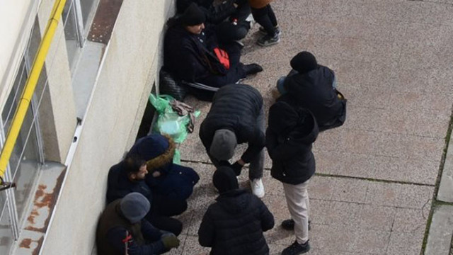 Двайсет мигранти са задържани в Перник преди обяд съобщи за