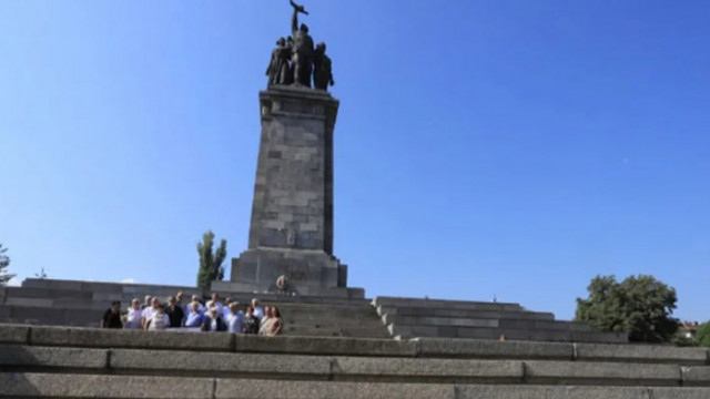 Организаторите заявяват по категоричен начин своето искане Паметникът на Съветската