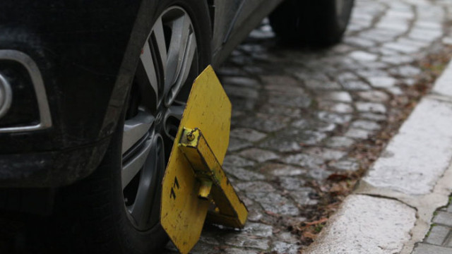 Омбудсманът иска инвалидите да имат право да паркират пред дома си
