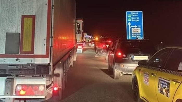 Мъж на 65 години е убитият в катастрофа в София, още издирват шофьора