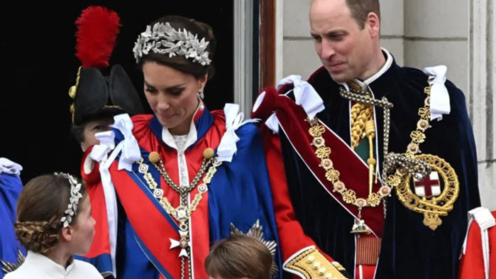 Принцесата на Уелс Катрин сложи красива кристална плетеница от листа