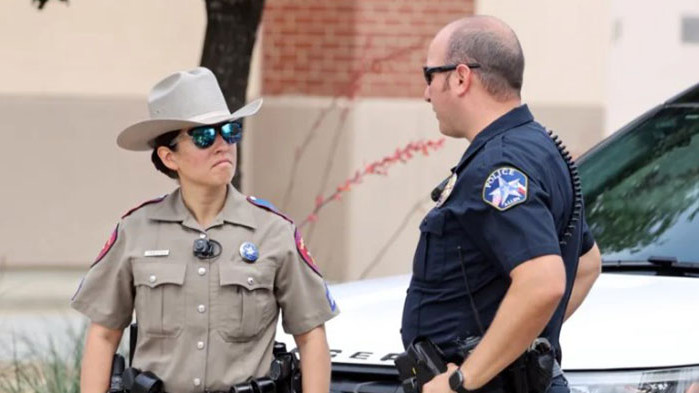 Седем души бяха убити, след като автомобил се вряза в