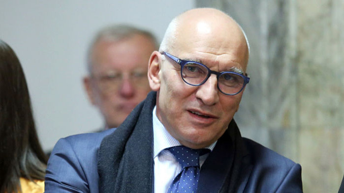 Не трябва да има референдум за това дали да приемем