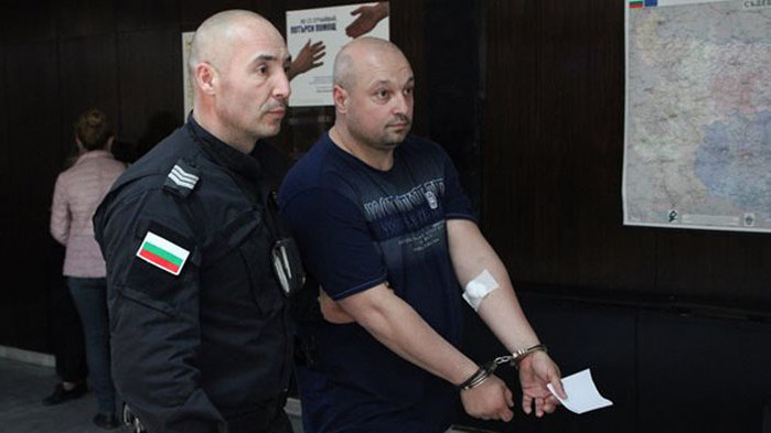 Полицаят, обвинен в получаване на 500 евро подкуп, остава в ареста