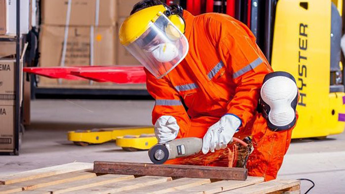 Индексът на промишленото производство през март 2023 г. се понижава