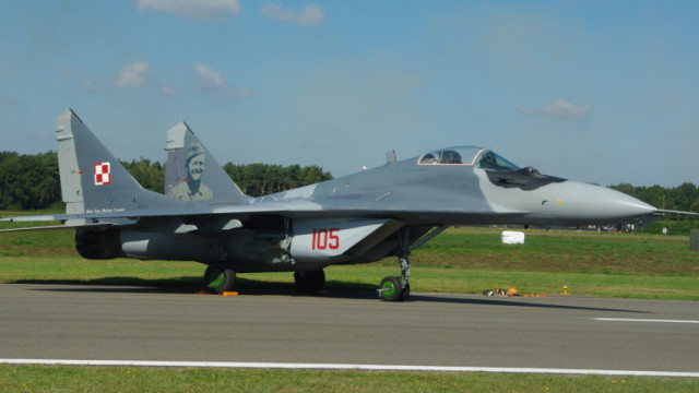 Полша предаде 14 МиГ-29 и 325 танка на Украйна