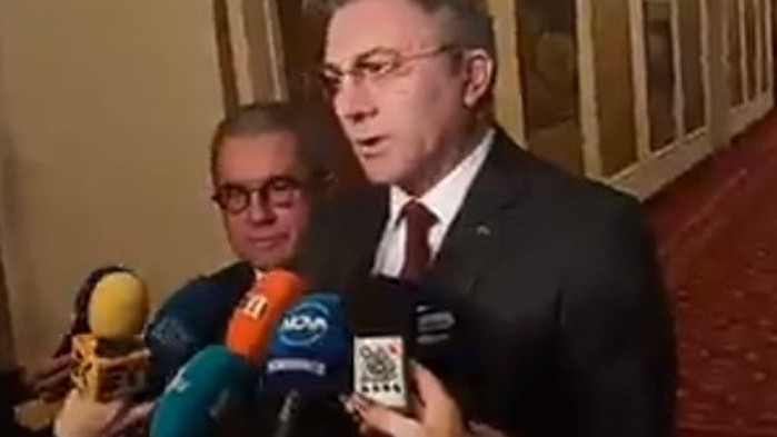 Тепърва предстои да се намери политическата формула“. Това заяви в