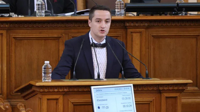 И Божанков като Манол Пейков – твърди, че Костадинов взел награда за „Къс меч“